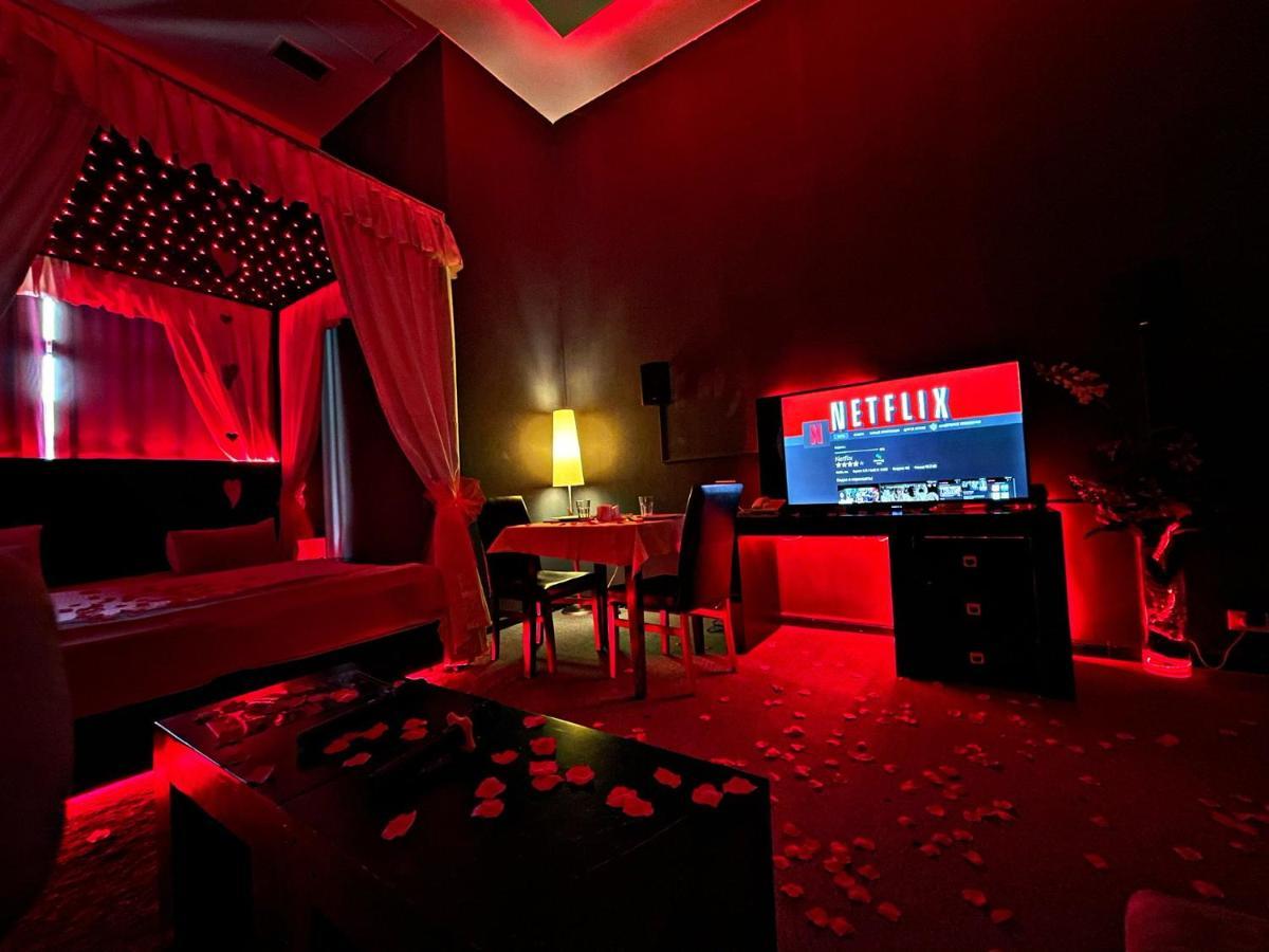 Cinema Plaza Hotel Баку Екстер'єр фото