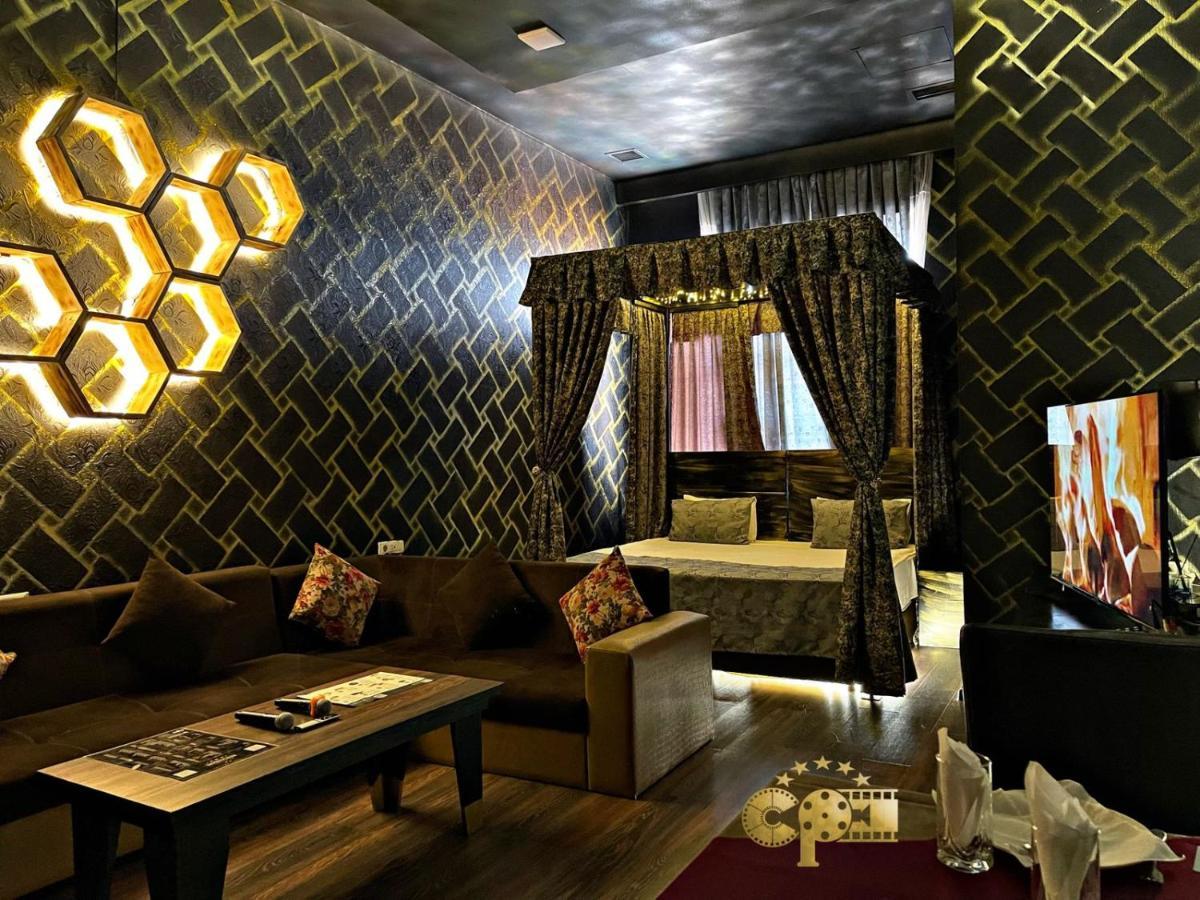 Cinema Plaza Hotel Баку Екстер'єр фото
